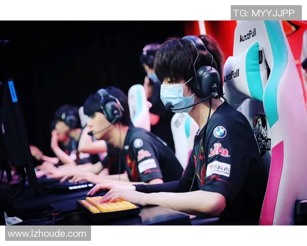 FPX战队在青年赛积分榜上以95分稳居第一位置展现强劲实力 FPX战队在青年赛积分榜上以95分稳居第一位置展现强劲实力