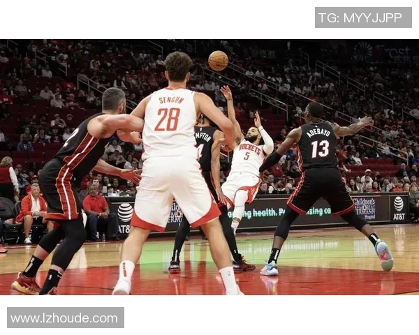 11月13日火箭对决强敌期待精彩比赛展现篮球魅力与团队精神